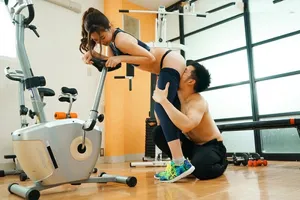 Xin chồng yêu đi tập gym, người vợ vụng trộm với anh pt