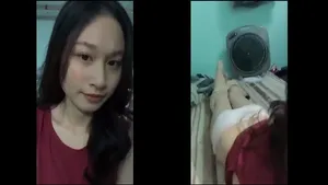 Gái xinh cute show cò trên gác lửng