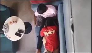 Quay lén bạn gái liếm bú cho người tình nơi công cộng