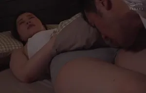 3 ngày chồng đi công chuyện, bà xã ở nhà nữa đêm bị bố gã chồng mò vào phòng