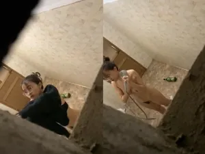 Quay lén ghệ vú ngon tắm, khe cô bé chảy nước ròng ròng